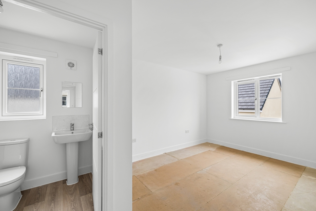 3 Bedroom Detached House LiveWest